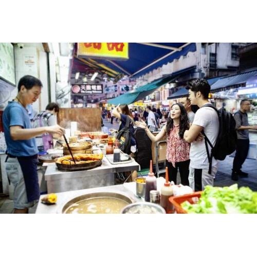 홍콩 길거리 음식 축제 할인율 80%로 즐기는 최고의 간식 체험기